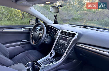 Седан Ford Fusion 2015 в 