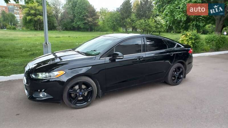 Седан Ford Fusion 2015 в 