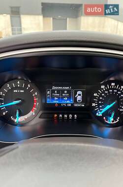 Седан Ford Fusion 2015 в 