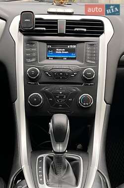 Седан Ford Fusion 2015 в 