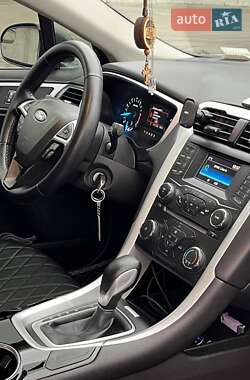 Седан Ford Fusion 2015 в 