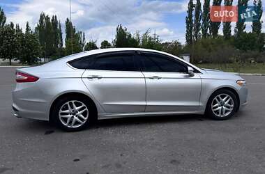 Седан Ford Fusion 2015 в 
