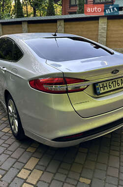 Седан Ford Fusion 2017 в 