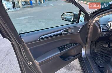 Седан Ford Fusion 2016 в 
