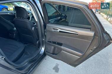 Седан Ford Fusion 2016 в 