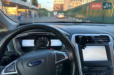 Седан Ford Fusion 2016 в 