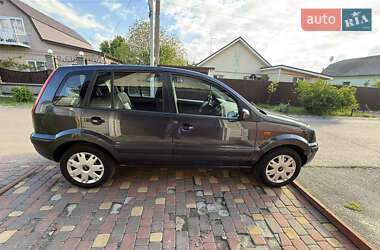 Хэтчбек Ford Fusion 2008 в 