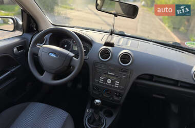 Хэтчбек Ford Fusion 2008 в 