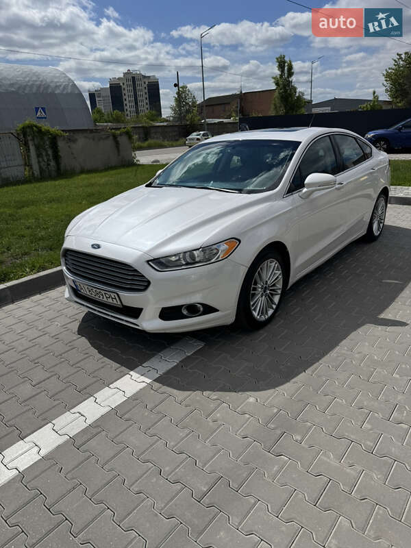 Седан Ford Fusion 2015 в 