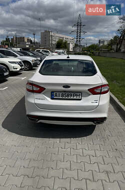 Седан Ford Fusion 2015 в 