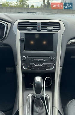 Седан Ford Fusion 2015 в 