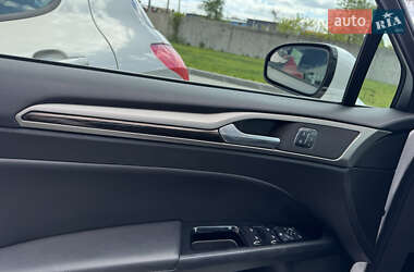 Седан Ford Fusion 2015 в 