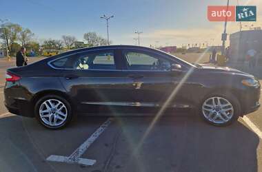 Седан Ford Fusion 2013 в 