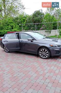 Седан Ford Fusion 2019 в 