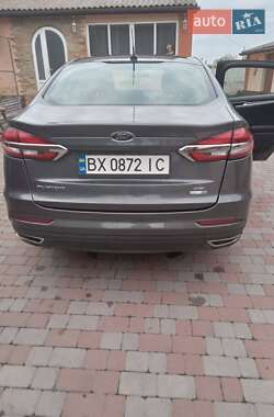 Седан Ford Fusion 2019 в 