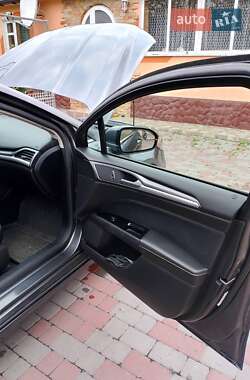 Седан Ford Fusion 2019 в 