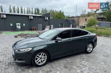 Седан Ford Fusion 2015 в 