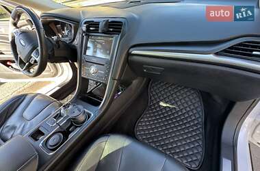 Седан Ford Fusion 2016 в 