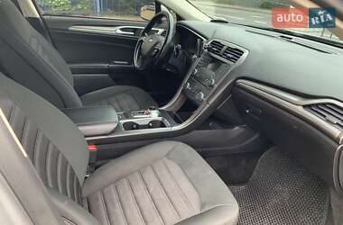 Седан Ford Fusion 2018 в 