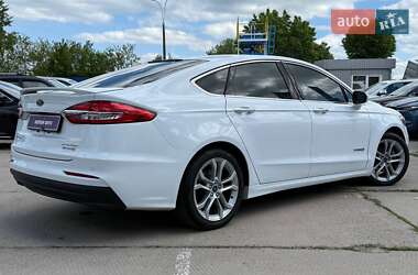 Седан Ford Fusion 2019 в 