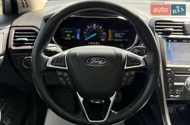 Седан Ford Fusion 2019 в 