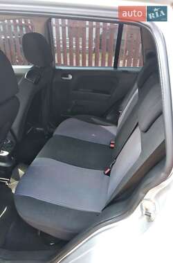 Хэтчбек Ford Fusion 2011 в 