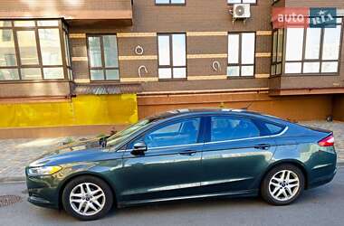 Седан Ford Fusion 2016 в 