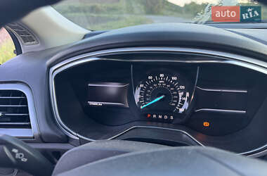 Седан Ford Fusion 2016 в 