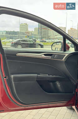 Седан Ford Fusion 2017 в 