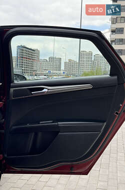Седан Ford Fusion 2017 в 