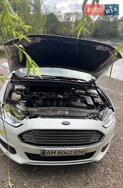 Седан Ford Fusion 2015 в 