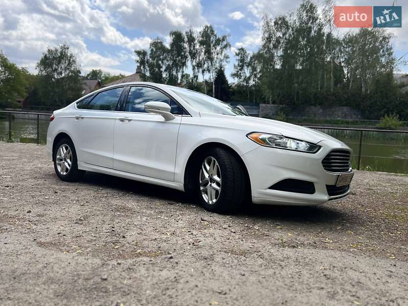 Седан Ford Fusion 2015 в 