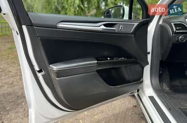 Седан Ford Fusion 2015 в 