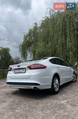 Седан Ford Fusion 2015 в 