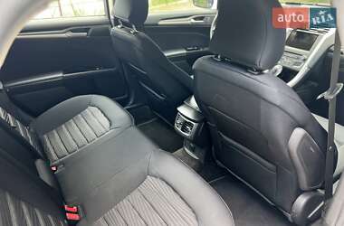 Седан Ford Fusion 2015 в 