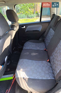 Хэтчбек Ford Fusion 2005 в 