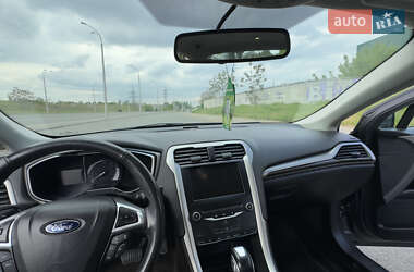 Седан Ford Fusion 2013 в 