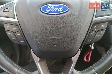 Седан Ford Fusion 2016 в 
