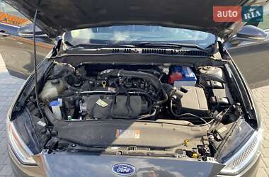 Седан Ford Fusion 2017 в 