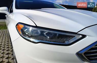 Седан Ford Fusion 2017 в 