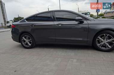 Седан Ford Fusion 2017 в 