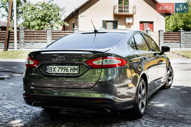 Седан Ford Fusion 2016 в Остроге