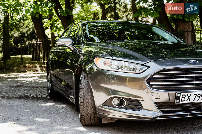Седан Ford Fusion 2016 в Остроге