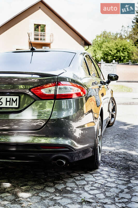 Седан Ford Fusion 2016 в Остроге