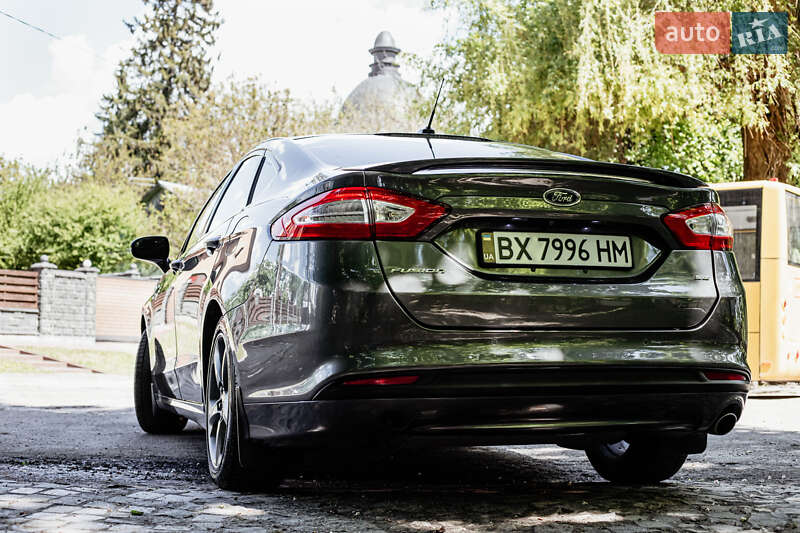 Седан Ford Fusion 2016 в Остроге
