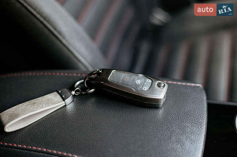 Седан Ford Fusion 2016 в Остроге