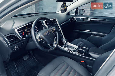 Седан Ford Fusion 2013 в 