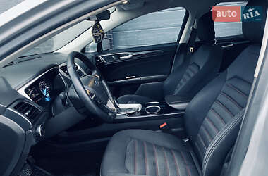 Седан Ford Fusion 2013 в 