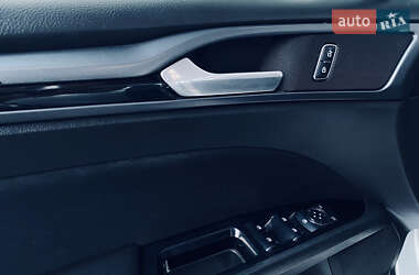 Седан Ford Fusion 2013 в 
