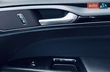 Седан Ford Fusion 2013 в 